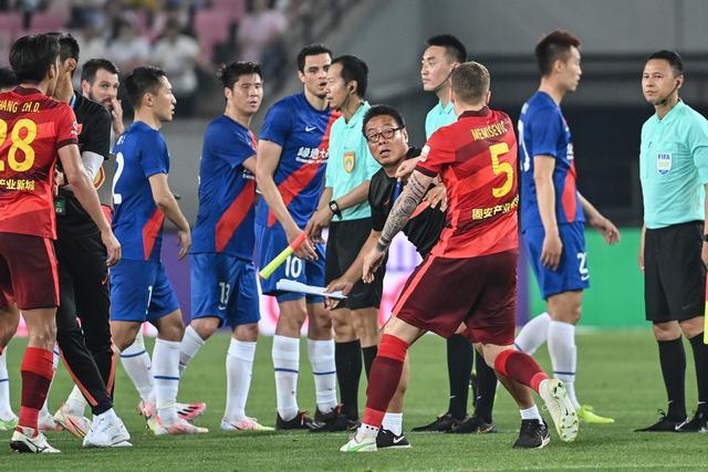 追光丨新老齐聚 中国男足6月再出征